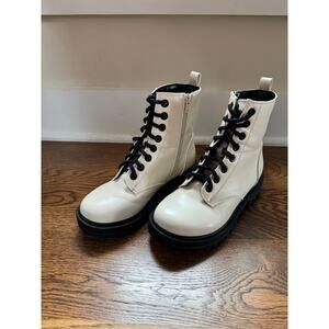 Women’s White Combat Boots Lace Up Ankle Booties w/ Side Zipper – Size 7.5